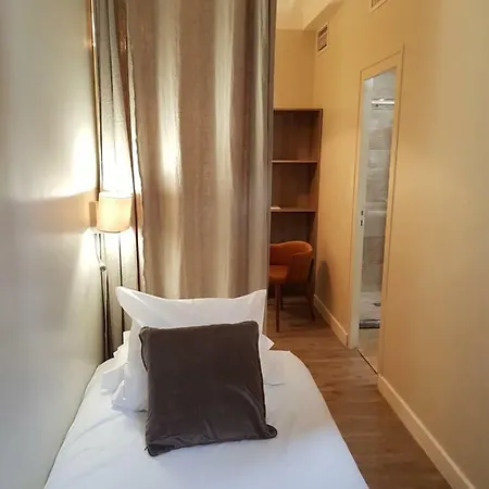 Au Bon Coin Отель Биарриц